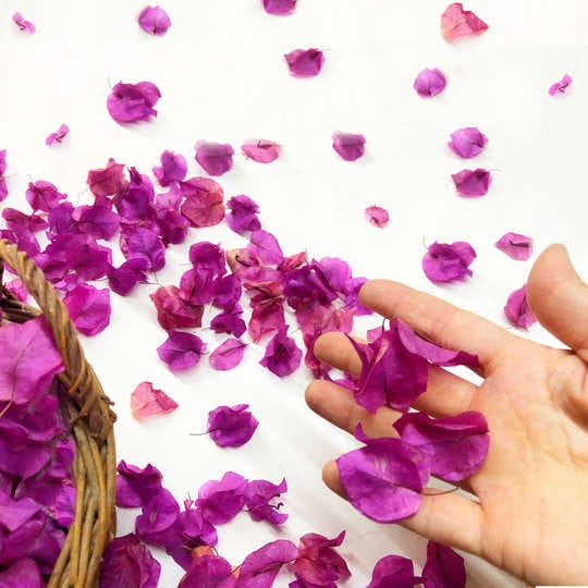 BOUGAINVILLEA 2 természetes esküvői konfetti, szárított szirom, esküvői szirom, konfetti szórás