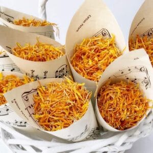 természetes esküvői konfetti, szárított szirom, esküvői szirom, konfetti szórás