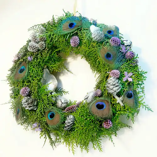 Őszi-téli DIY alkotások, toll dekorációk 13 Indigó pávatollas karácsonyi koszorú