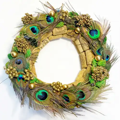 Őszi-téli DIY alkotások, toll dekorációk 14 Koszorú parafadugóval, pávatollakkal