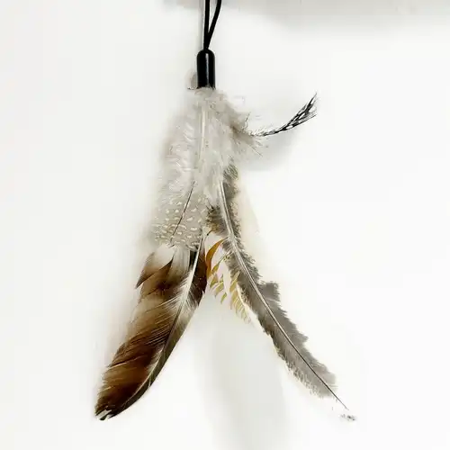 Madártollas DIY ajándékötletek 19 Cicajáték madártollakkal